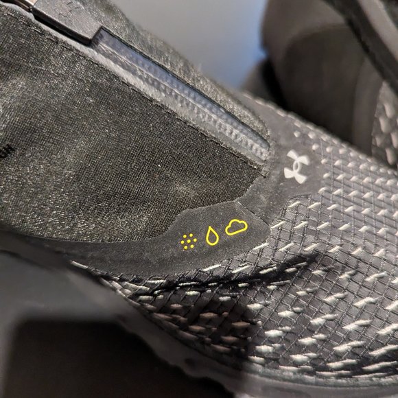 Under Armour Waterproof Running Shoes for men. Size US 8. - Picture 5 of 9